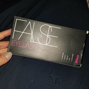 False eyelashes